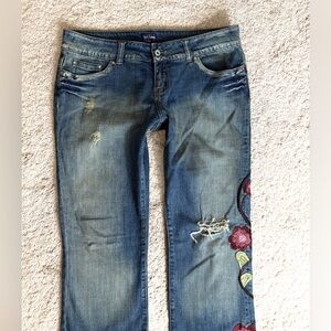 Women’s Guess Jeans Size 31 Boot cut Distressed Embroidered Boho Low Rise